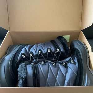 Women’s snow boots